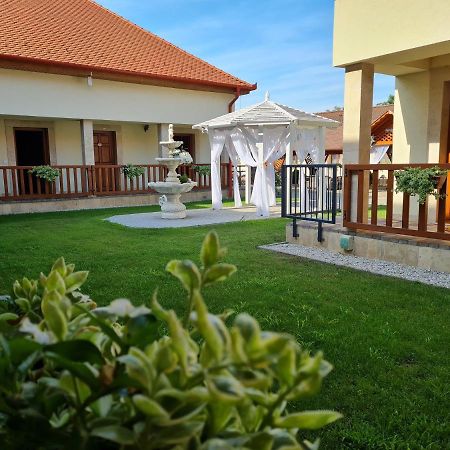 Toroes Panzio Bed and Breakfast Szabolcs Exteriör bild