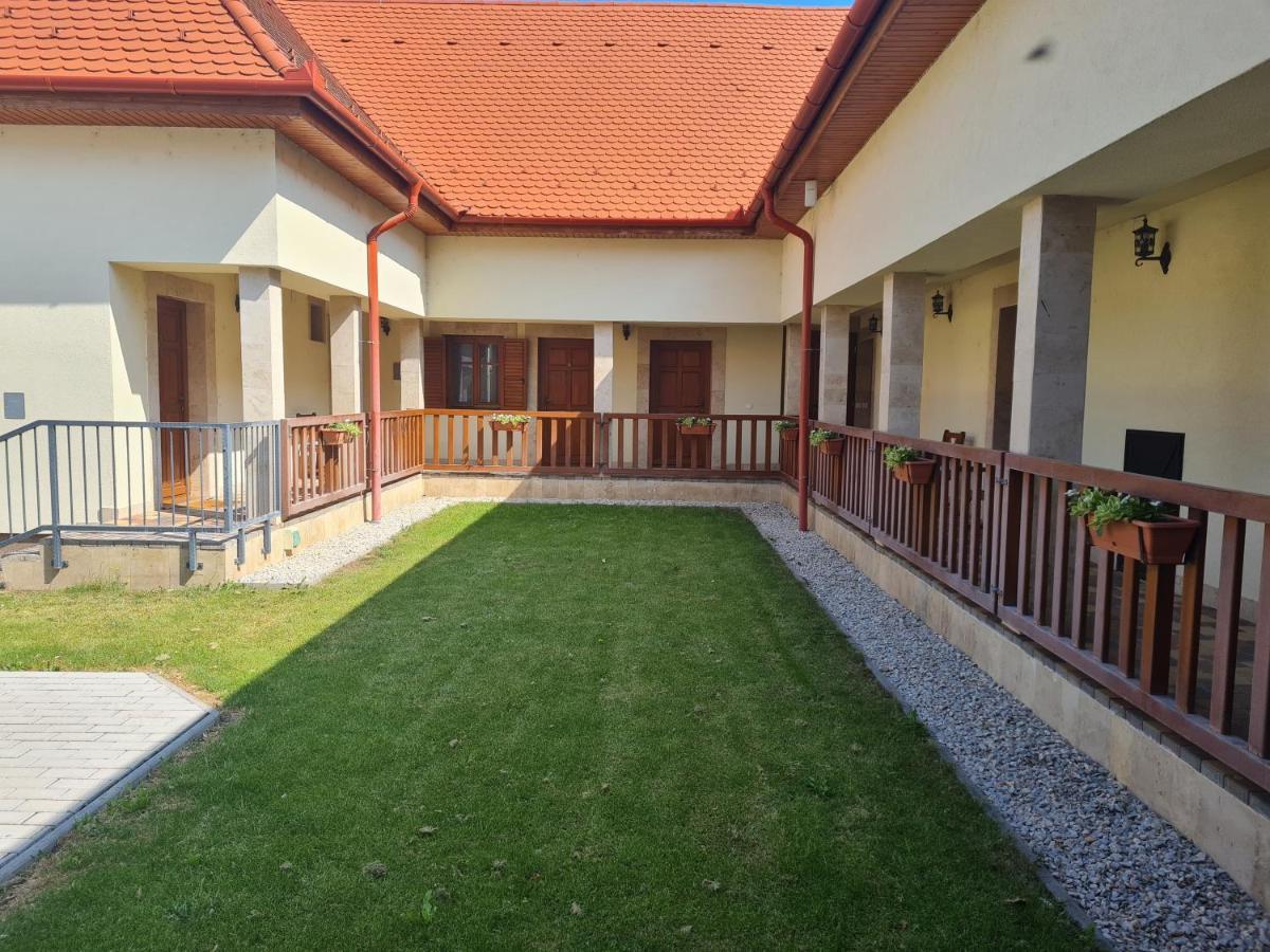 Toroes Panzio Bed and Breakfast Szabolcs Exteriör bild